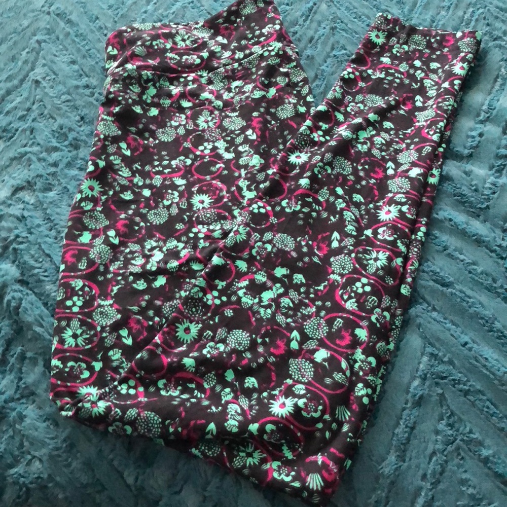 LuLaRoe TC leggings super cute print.